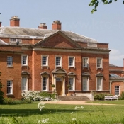 <a href="www.kelmarsh.com">Kelmarsh Hall</a>